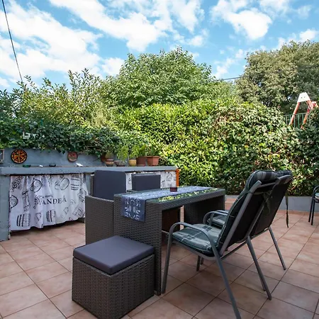 Apartment Un *